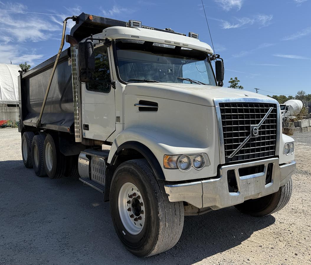 Used 2016 VOLVO VHDNC64RN