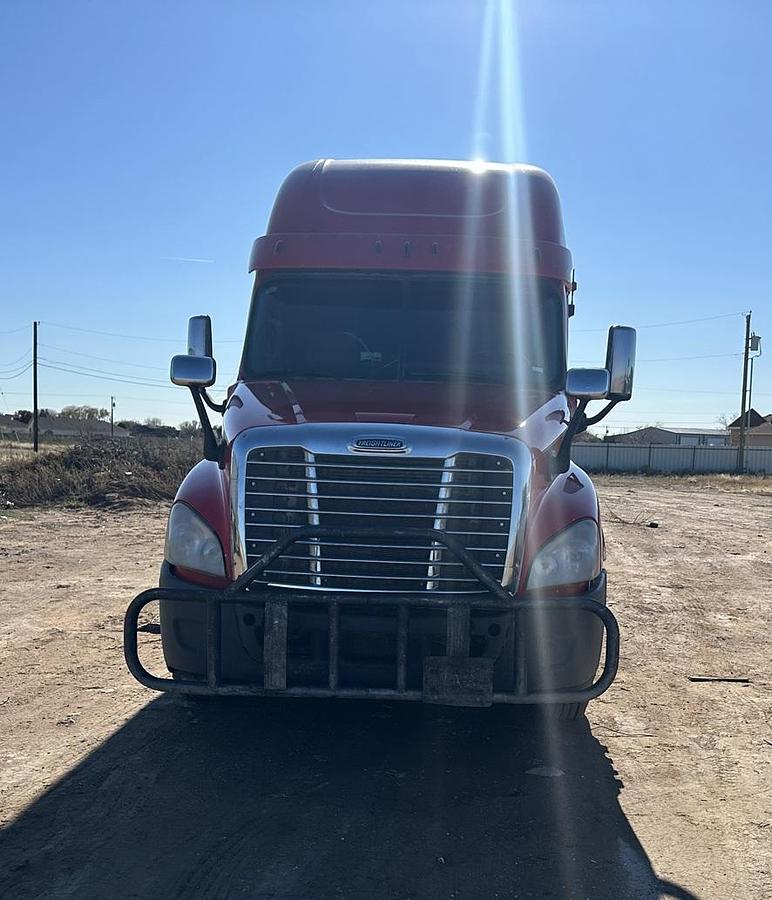 Used 2012 FREIGHTLINER CASCADIA