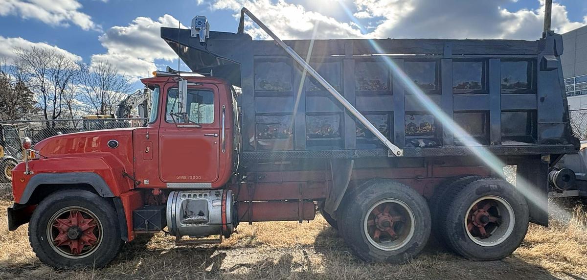 Used 1993 MACK RD6888SX