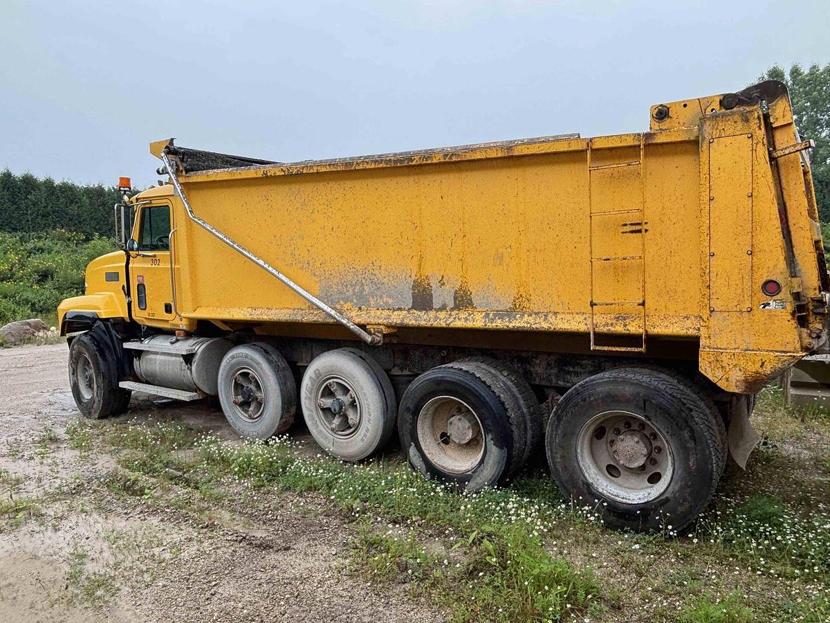 Used 1995 MACK CL713