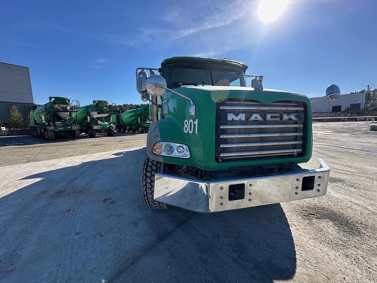 Used 2019 MACK GR64B