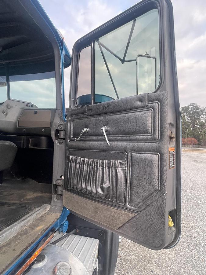 Used 2001 MACK RD688s Roll Off