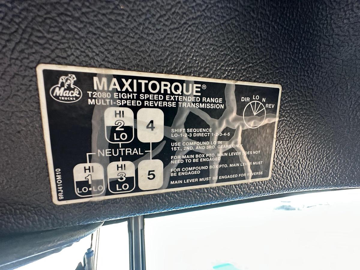 Used 2000 MACK DM690S Conveyor