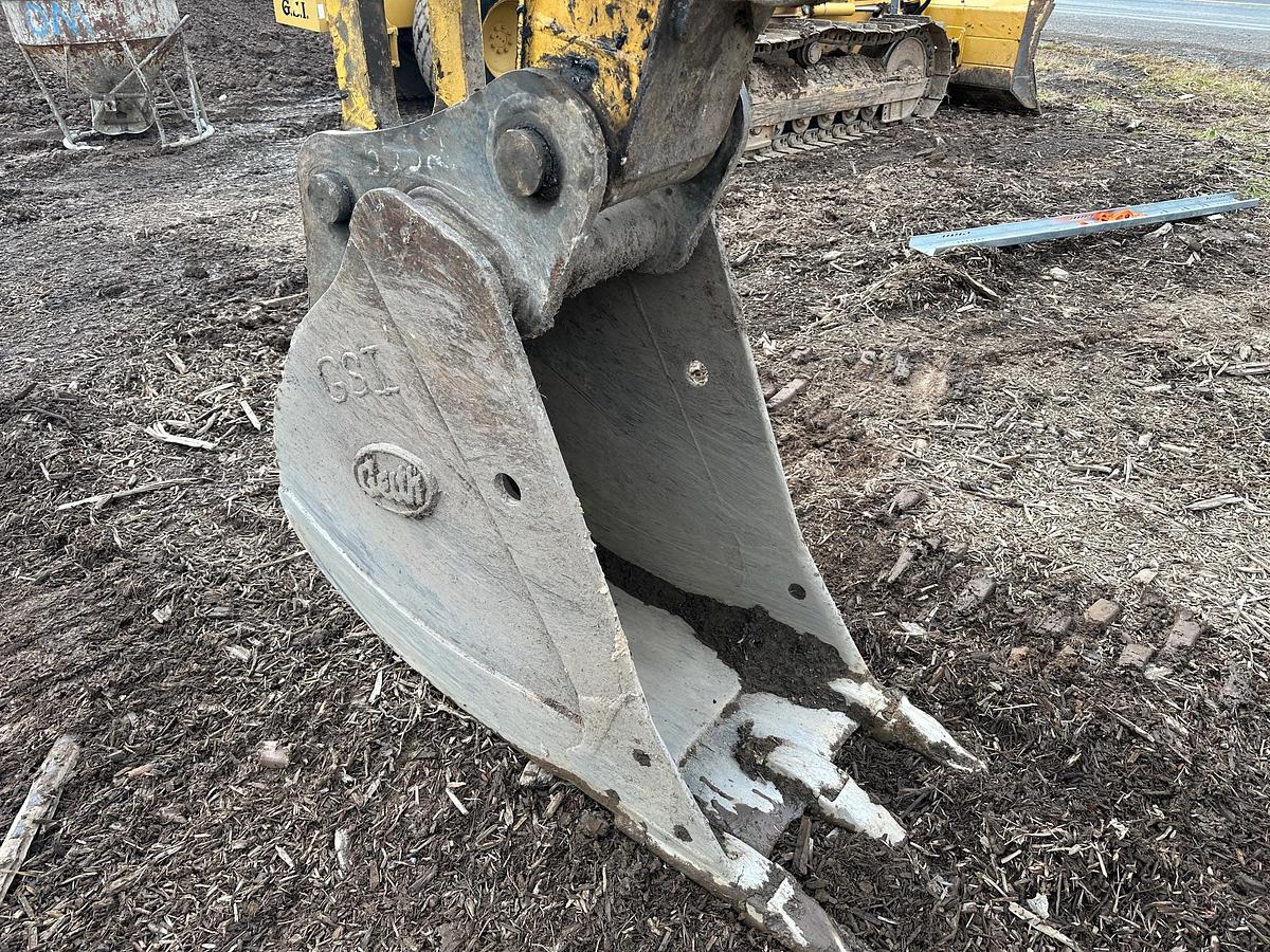 Used 2005 DEERE 160C LC