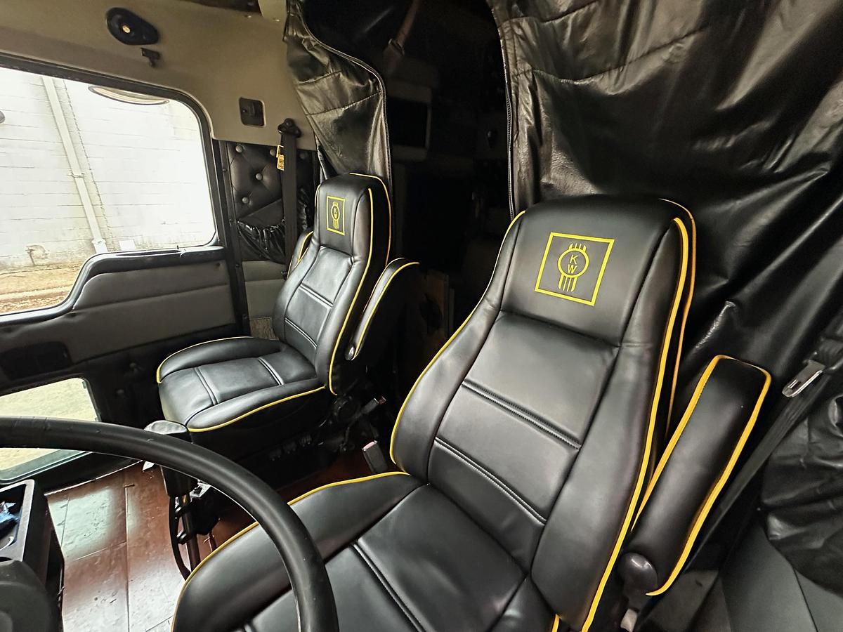 Used 2001 KENWORTH W900 AeroCab