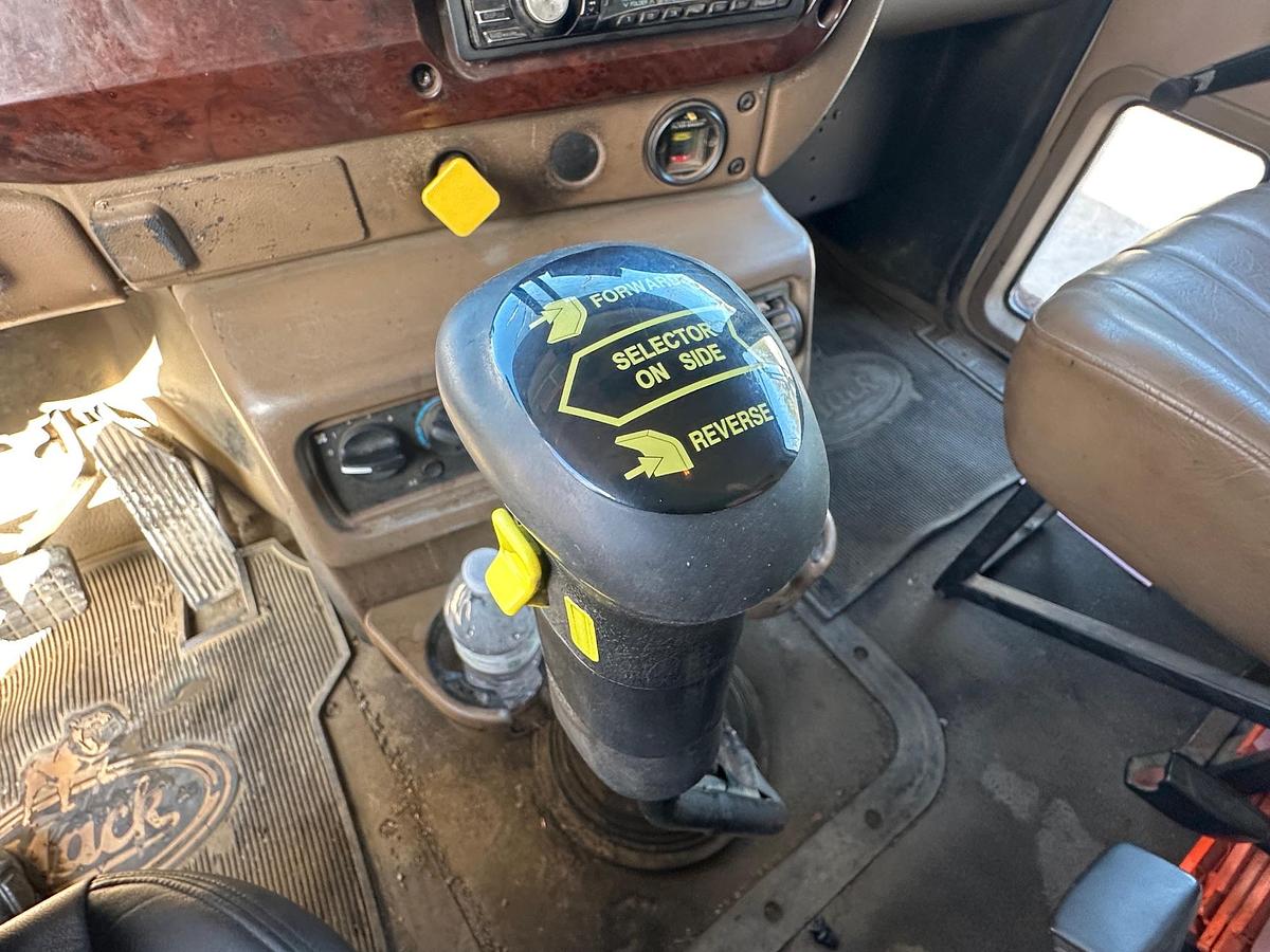 Used 2005 MACK CV713