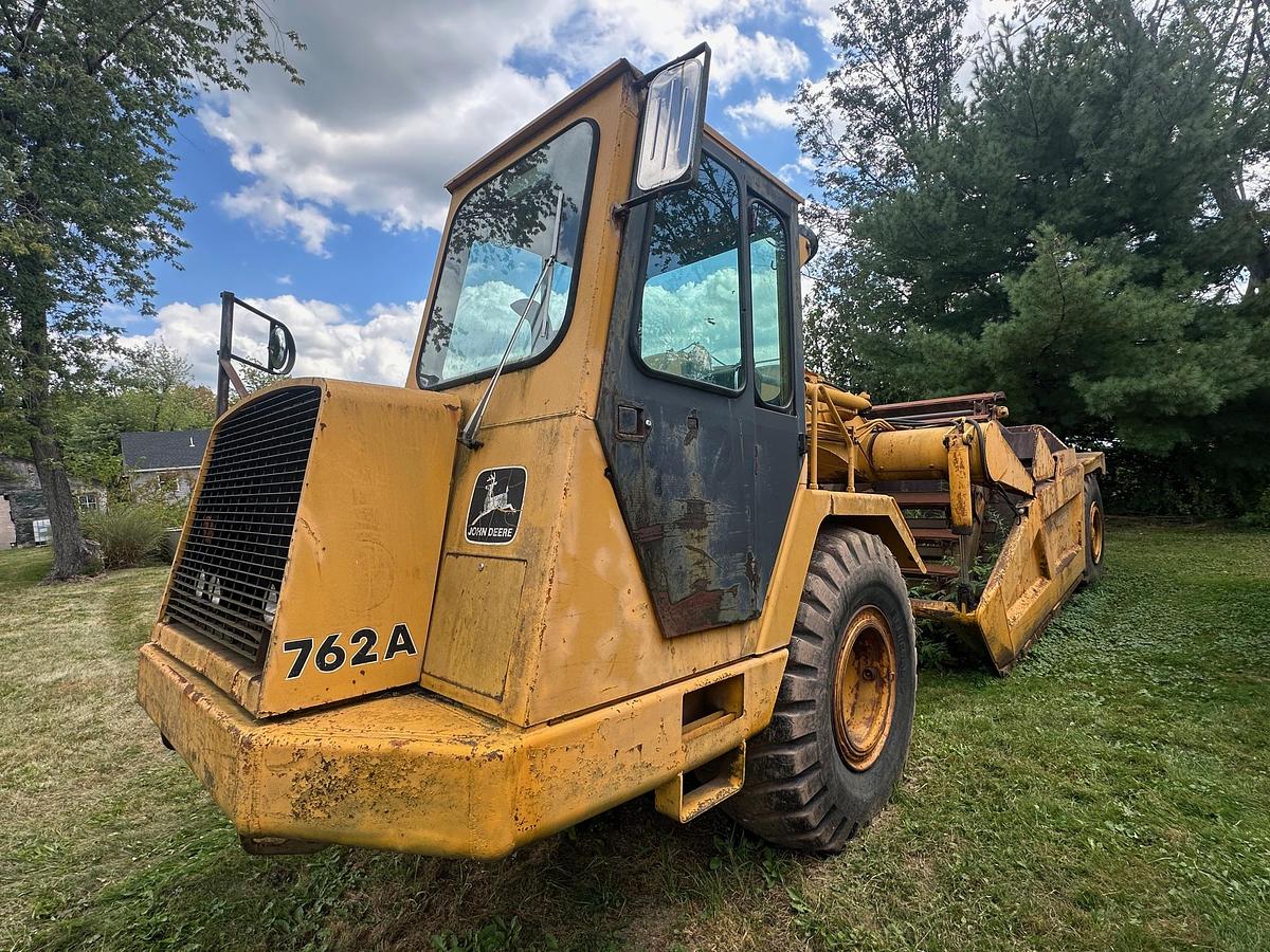 Used 1986 DEERE 762A