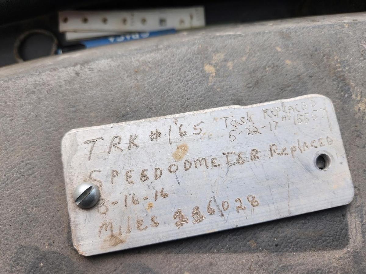 Used 2001 MACK DM690S Conveyor