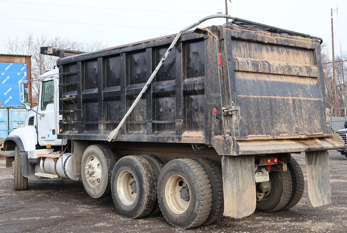 Used 2007 MACK Granite CV713