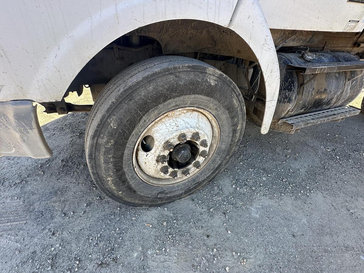 Used 2000 STERLING AT9513