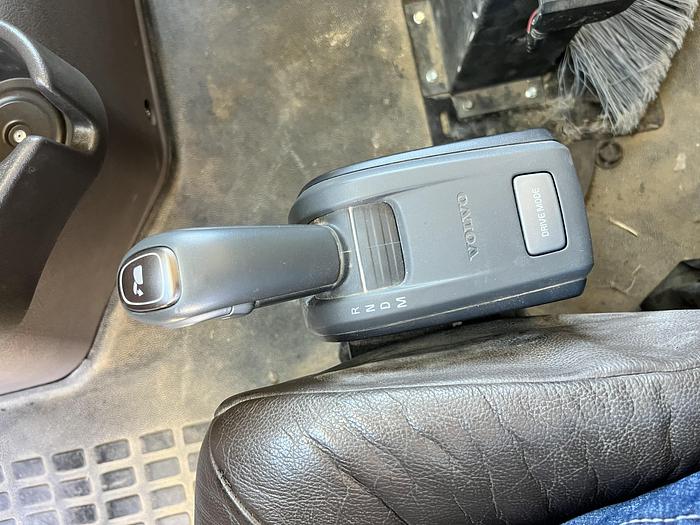 Used 2016 VOLVO VHD84B200