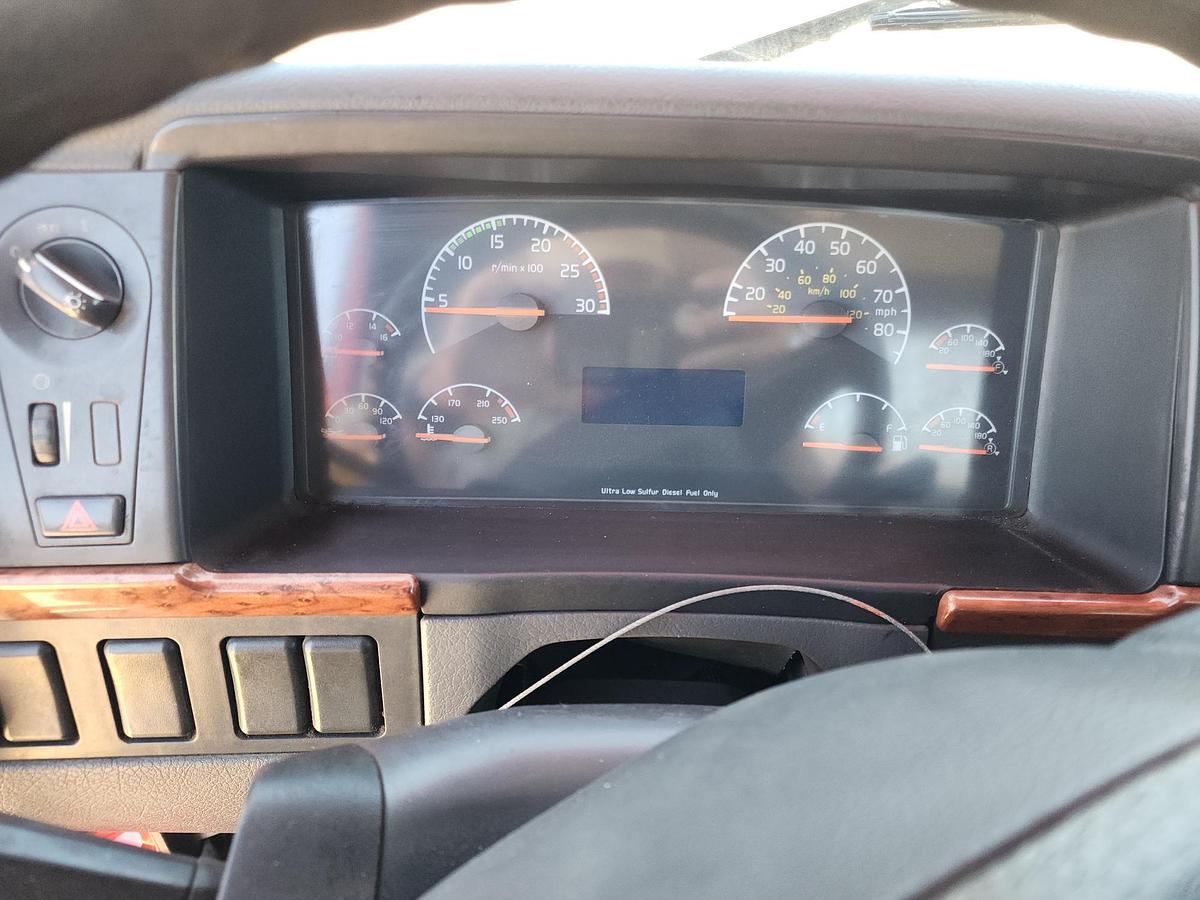Used 2008 VOLVO VNM D13 4x2