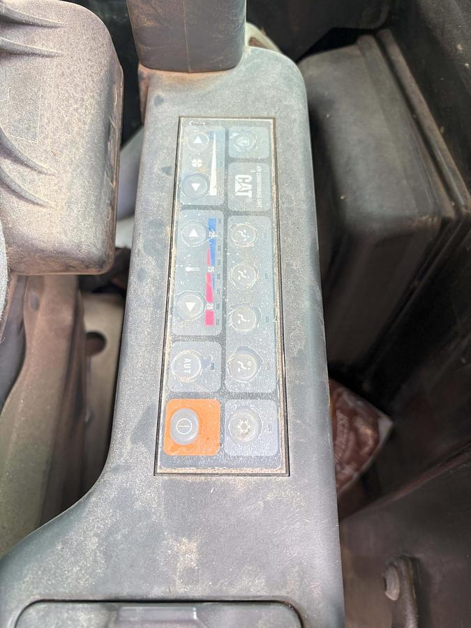 Used 2013 CATERPILLAR 321D LCR