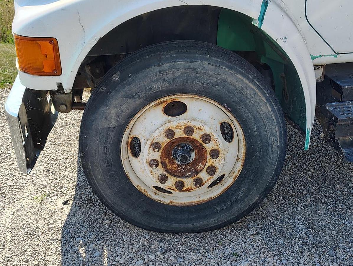 Used 2000 INTERNATIONAL 4700 DT466E