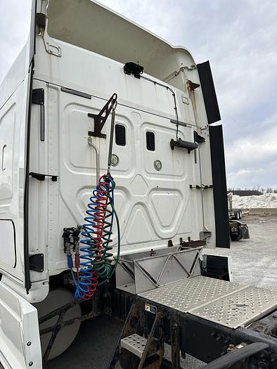 Used 2015 FREIGHTLINER Cascadia 125