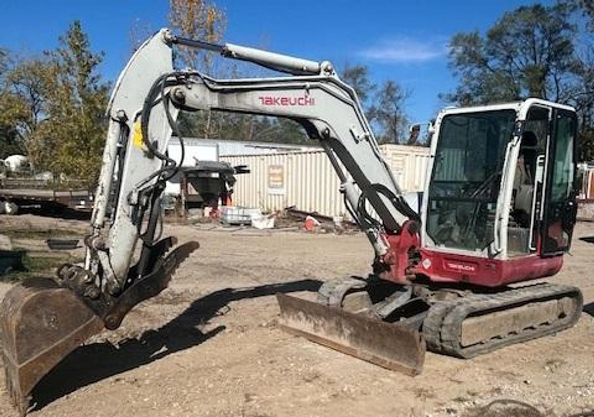 Used 2015 TAKEUCHI TB260