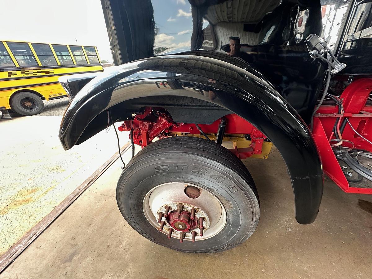 Used 1997 AUTOCAR DK6 Tilt Nose