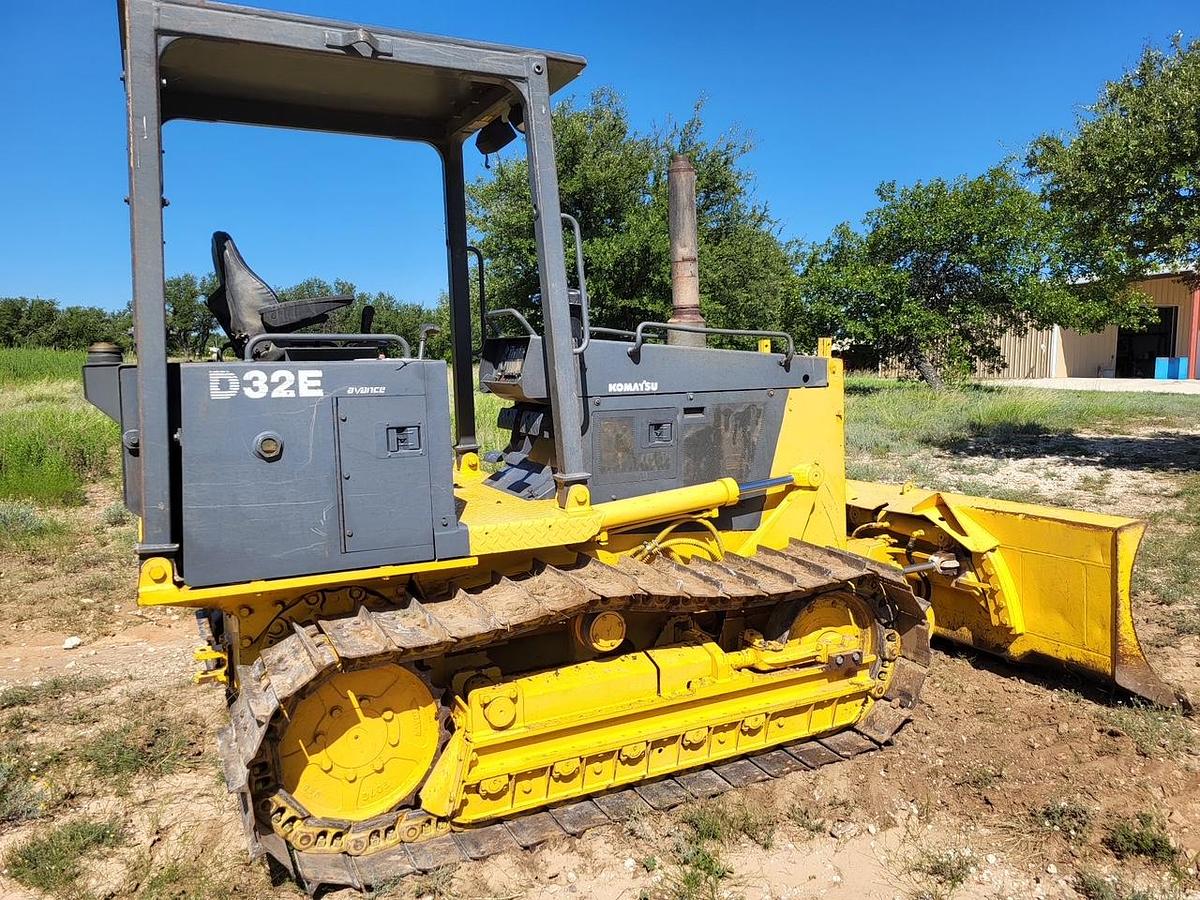 Used 2002 KOMATSU D32E