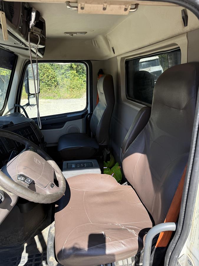 Used 2016 VOLVO VHDNC64RN