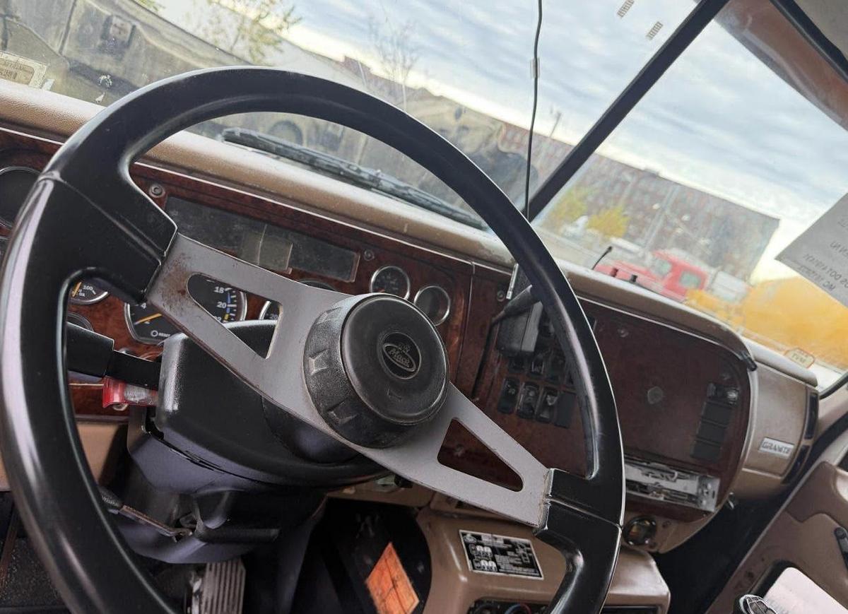 Used 2005 MACK CV713