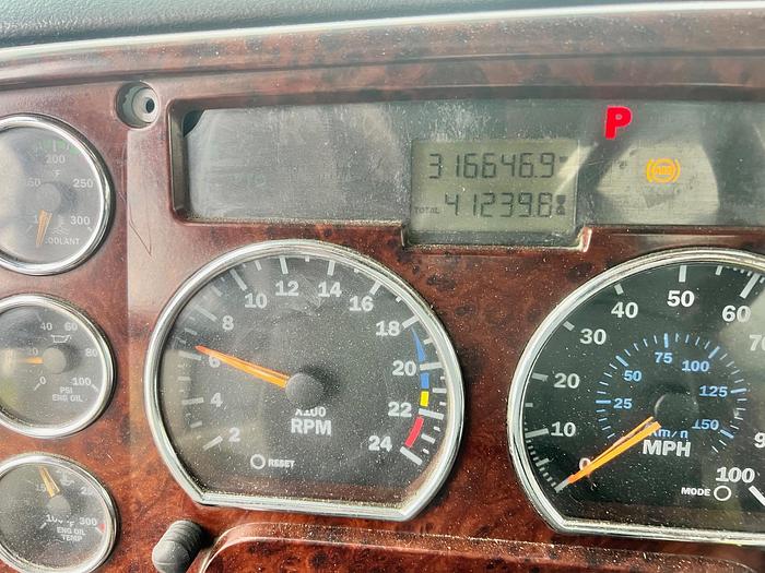 Used 2005 MACK Granite CV713