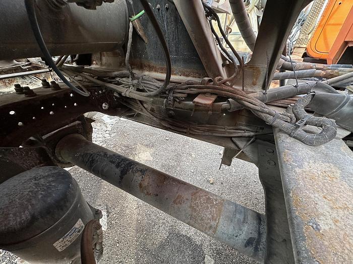 Used 2005 MACK CV713