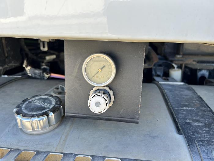 Used 2016 VOLVO VHD84B200