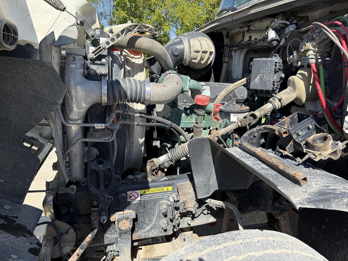 Used 2016 VOLVO VHDNC64RN