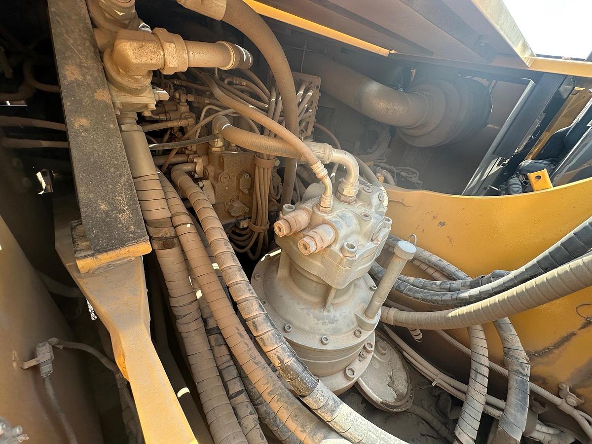 Used 2018 DEERE 380G LC