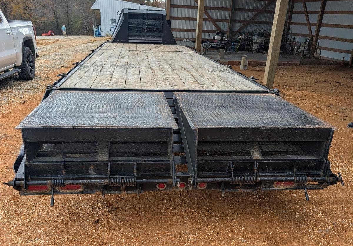 Used 2023 EAGLE 26 foot Gooseneck