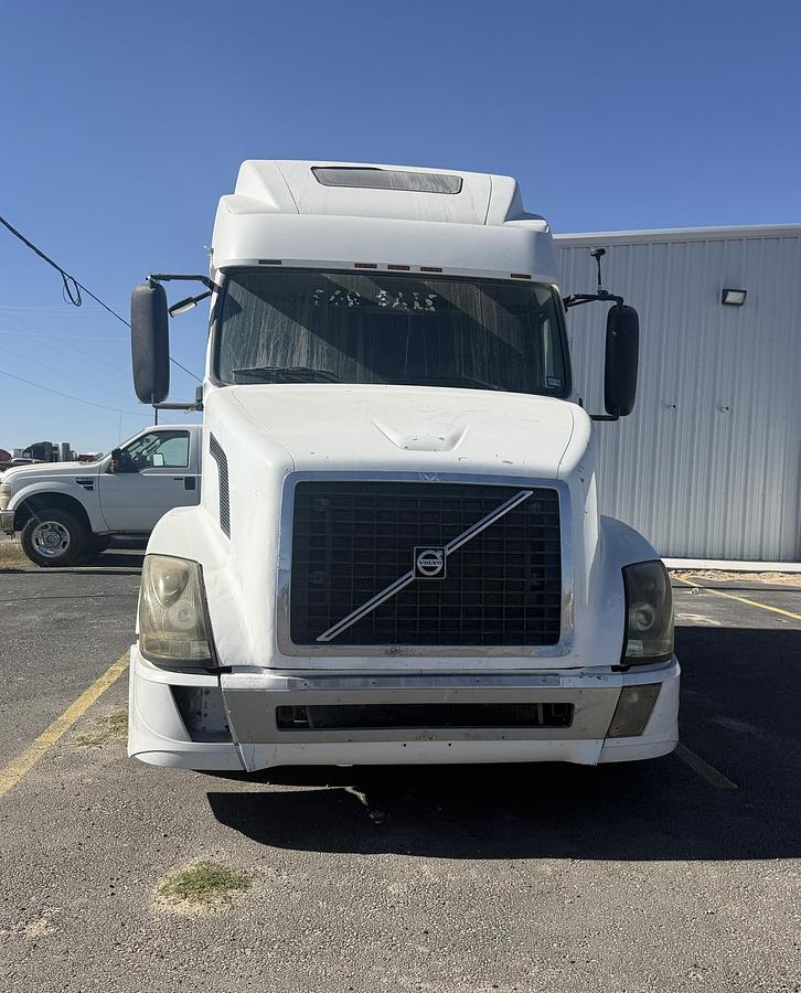 Used 2005 VOLVO VNL 64T670