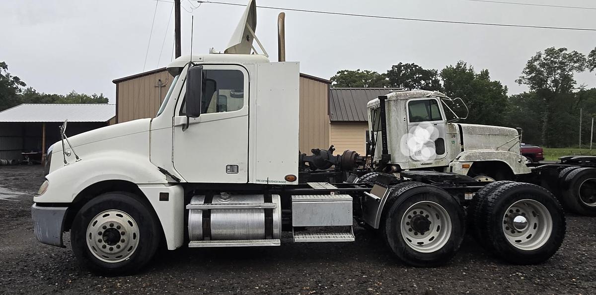 Used 2009 FREIGHTLINER Columbia