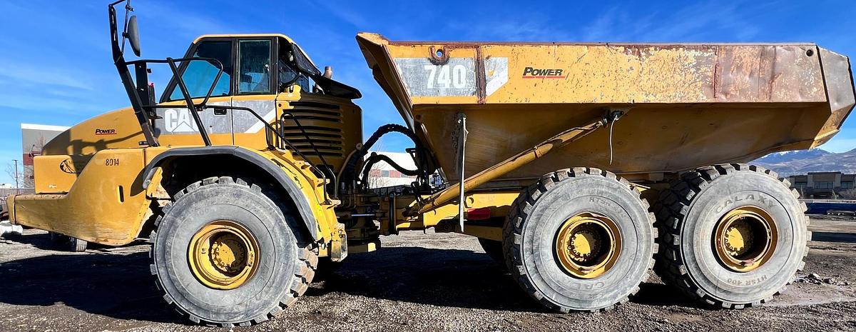Used 2012 CATERPILLAR 740