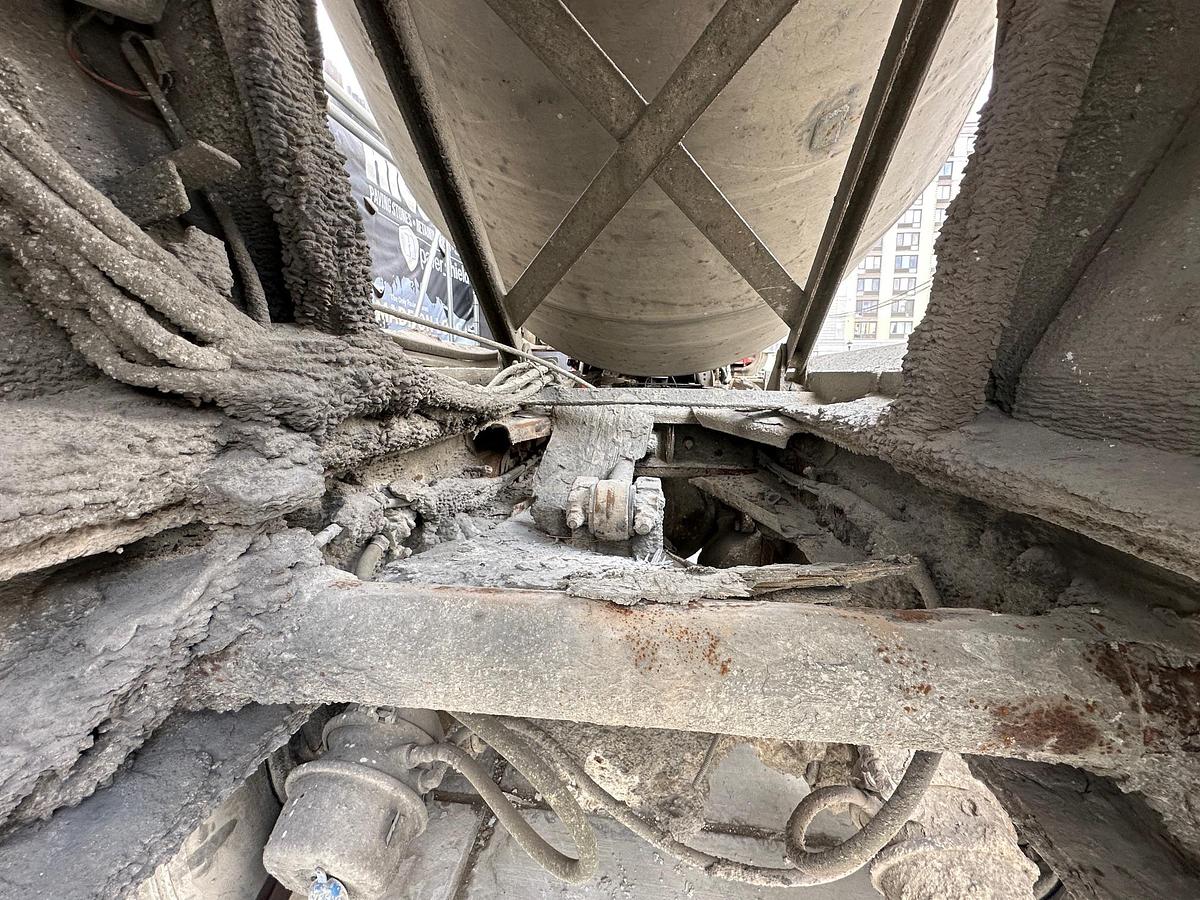 Used 2005 WESTERN STAR Rear Mixer