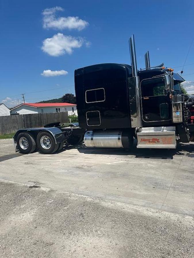 Used 2020 PETERBILT 389