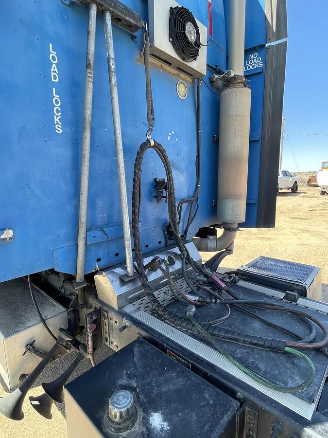 Used 2007 FREIGHTLINER Columbia