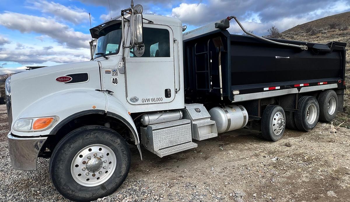 Used 2016 PETERBILT 348