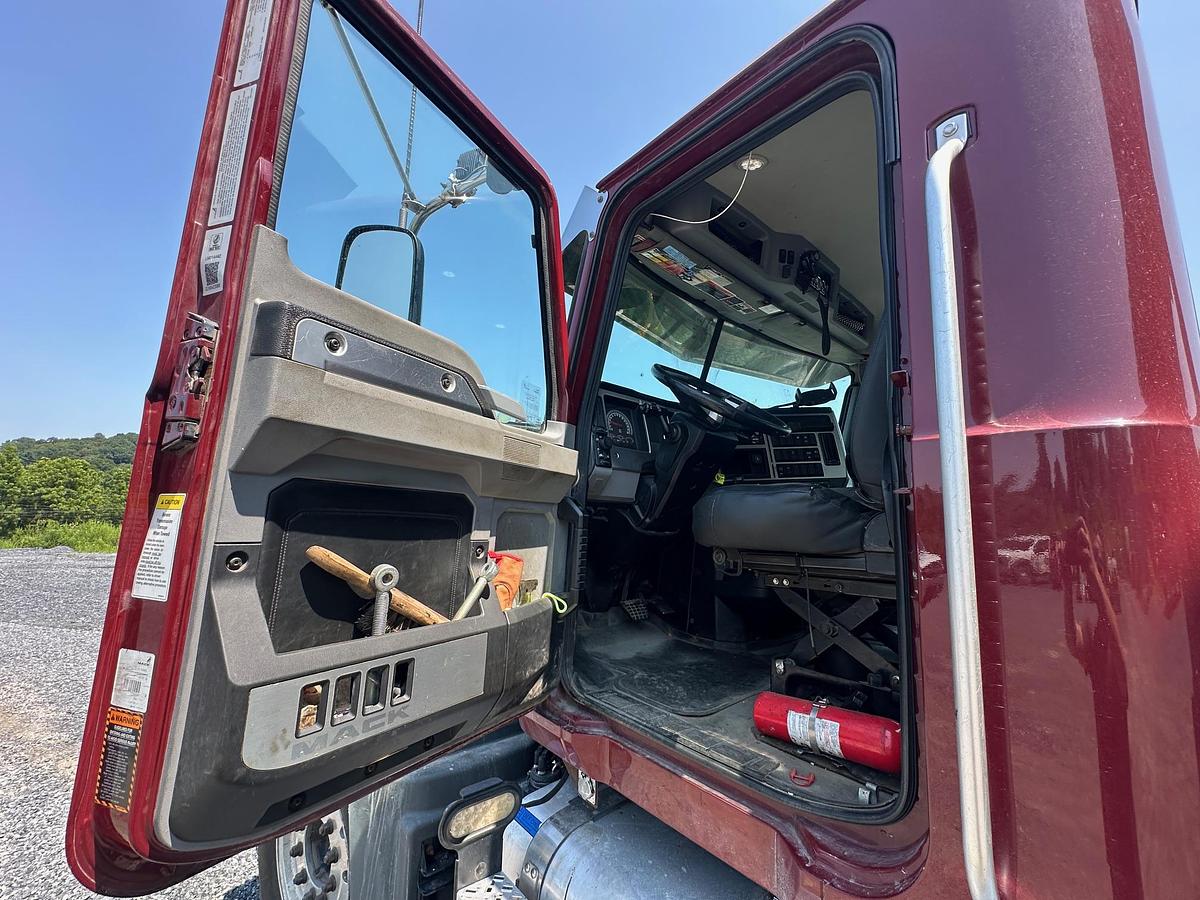 Used 2020 MACK Granite GR64F