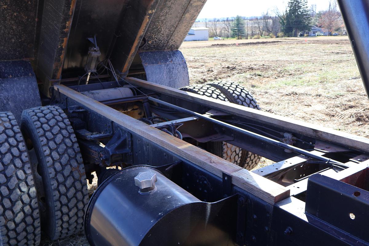 Used 2005 CHEVROLET C8500