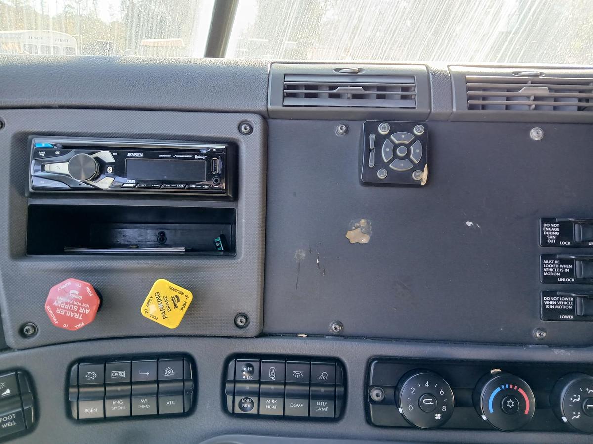 Used 2012 FREIGHTLINER Columbia