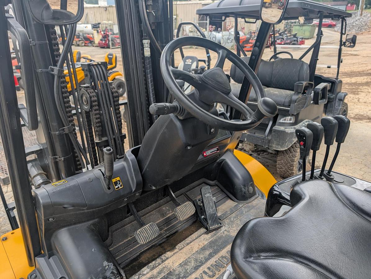 Used 2025 HYUNDAI 40D-9