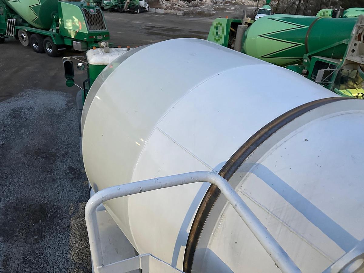 Used 2019 MACK GR64B Rear Mixer