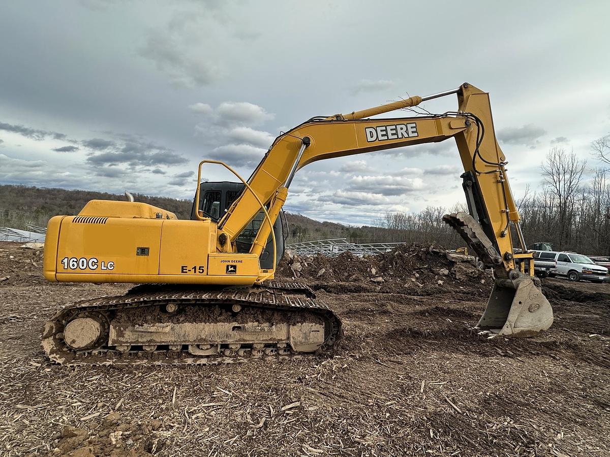 Used 2005 DEERE 160C LC