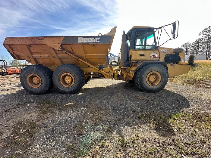 Used 2006 DEERE 300D