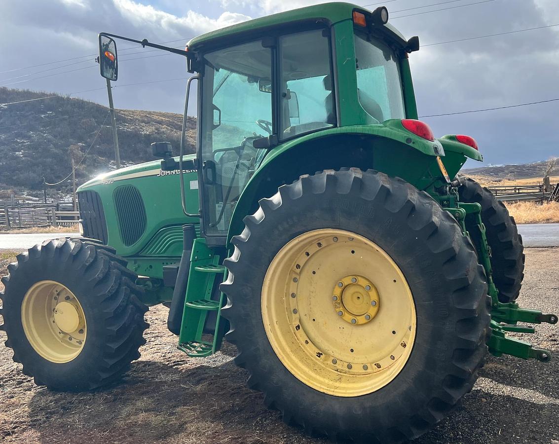 Used 2006 JOHN DEERE 7520