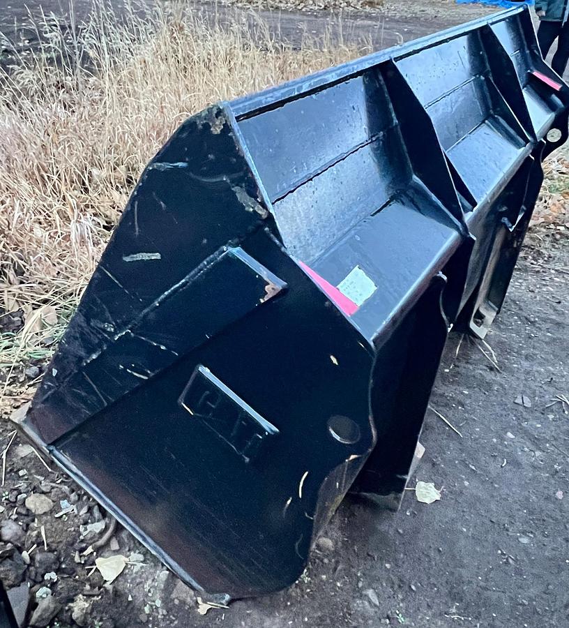 Used 2016 CATERPILLAR 907M