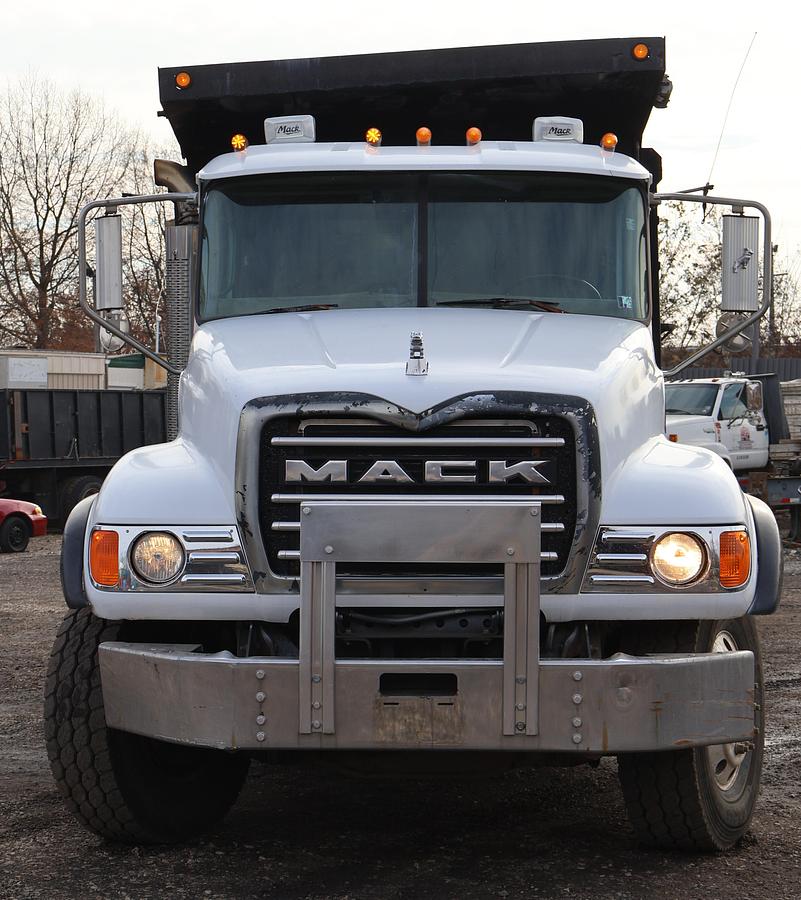 Used 2007 MACK Granite CV713
