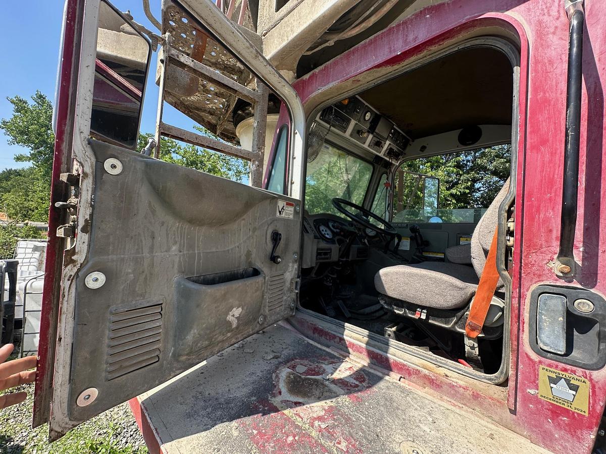 Used 2008 OSHKOSH Front Discharge Mixer