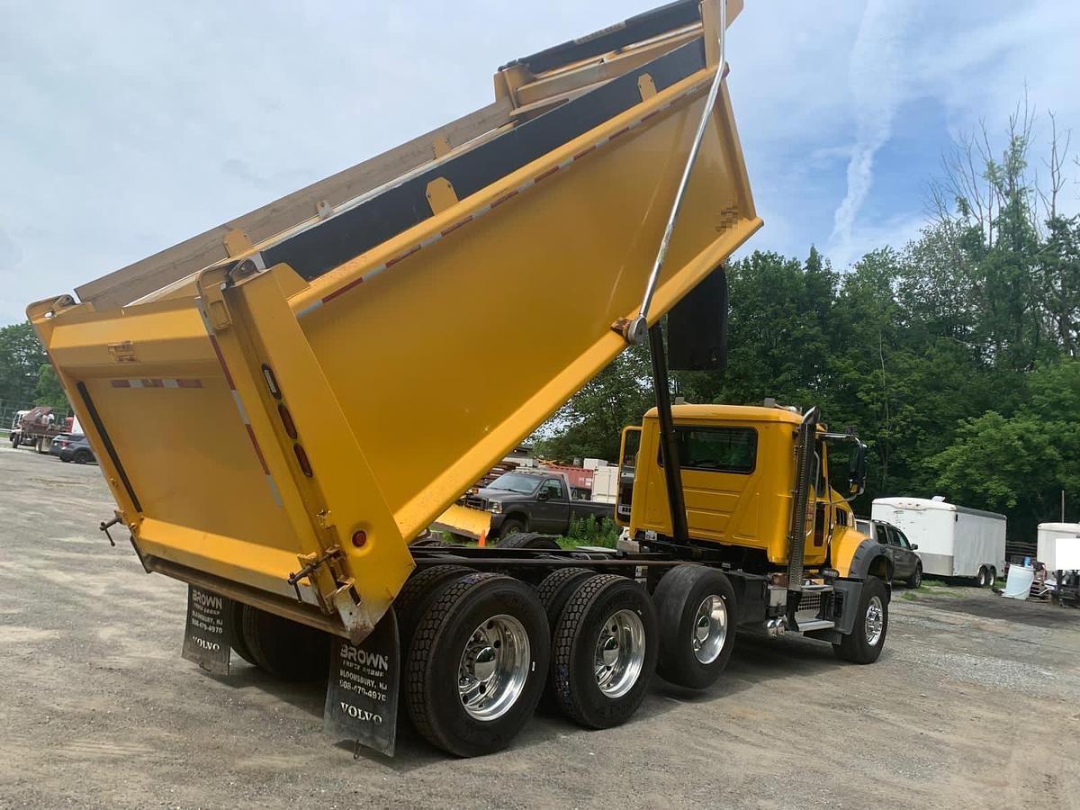 Used 2021 MACK Granite