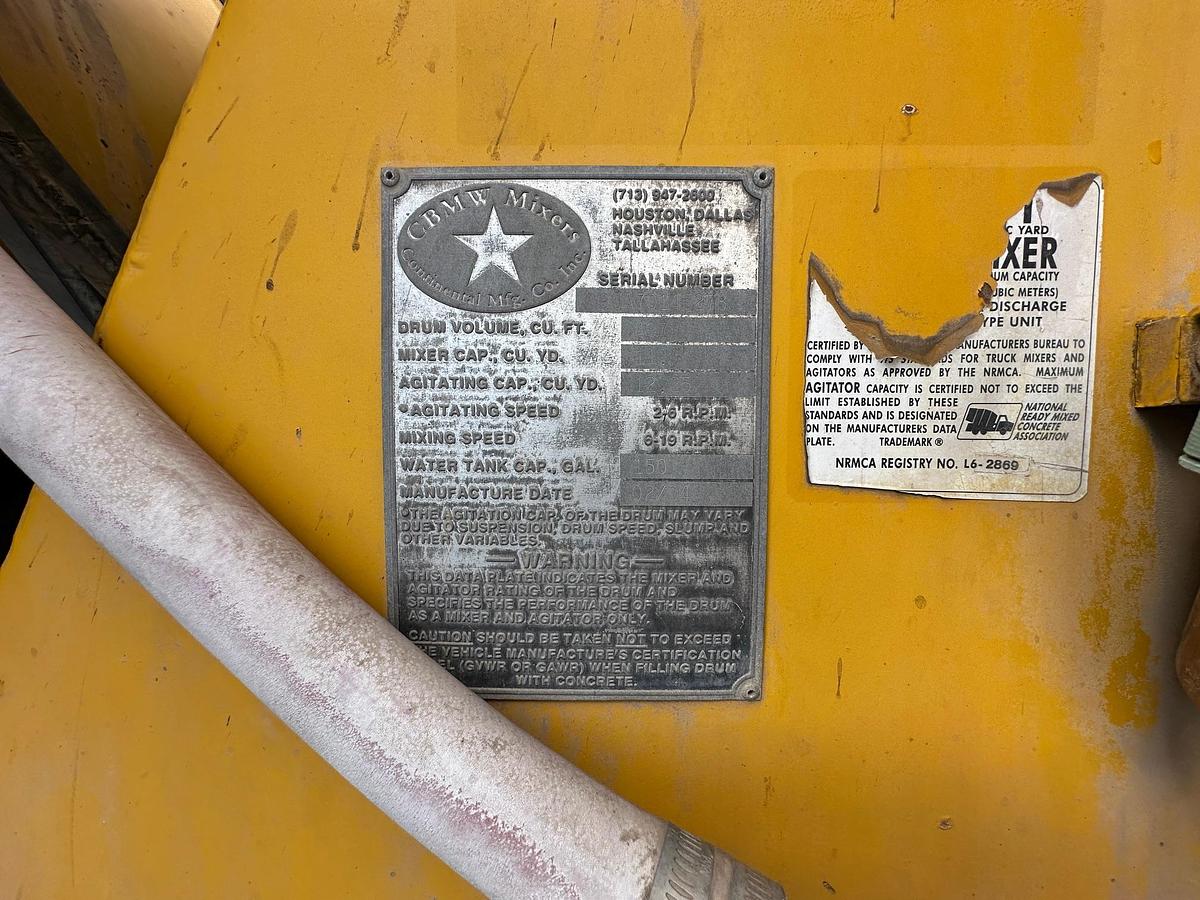 Used 2004 VOLVO Rear Discharge Mixer